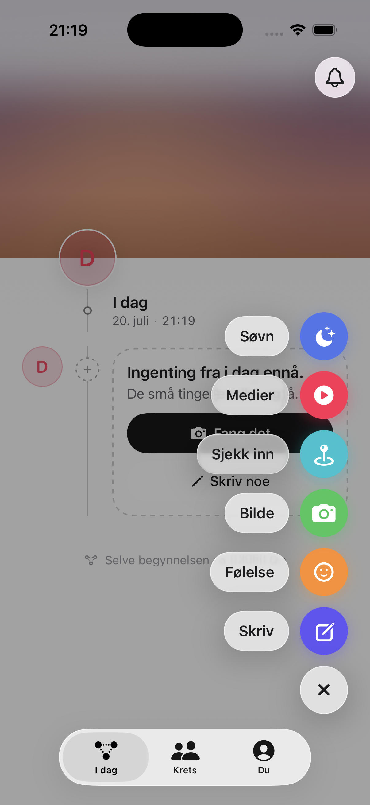 Stitch’s moment creation menu with sleep, media, check-in, photo, feeling and writing options
